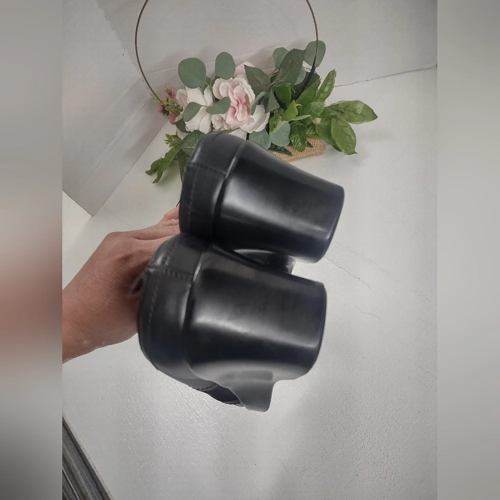 Munro Black Women's Mules - Picture 4 of 5